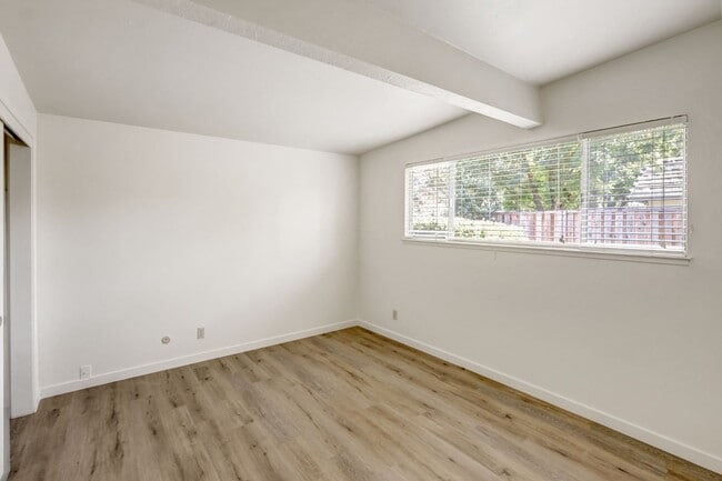 Building Photo - 406 Scripps Dr