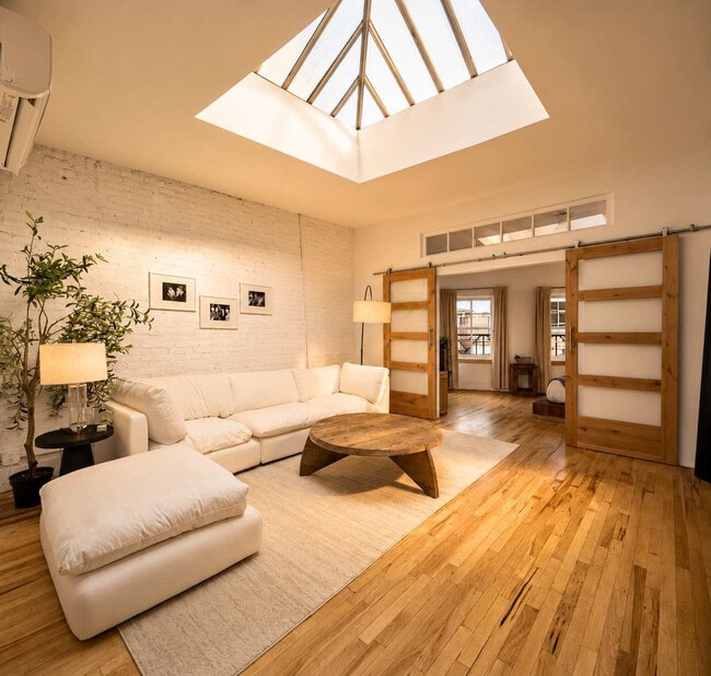 Building Photo - 354 Bowery