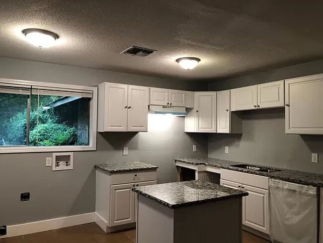 Building Photo - 1433-1433 Mahlow Dr