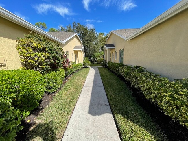 Building Photo - 5708 Greenwood Cir