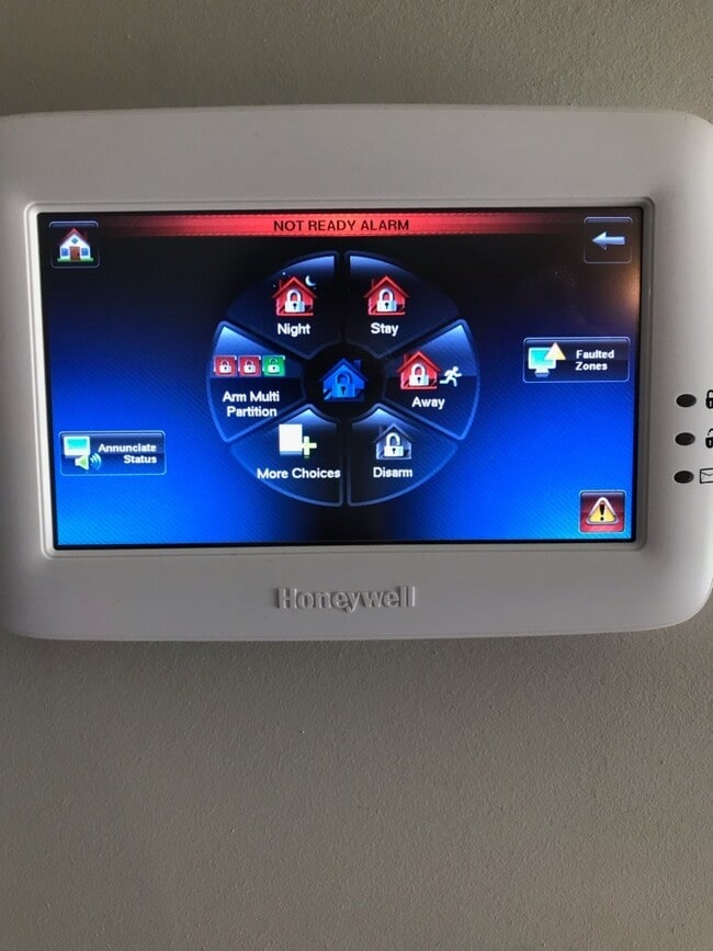 Building Photo - Spacious 4 Bedroom Home Located in Jacob's Creek!