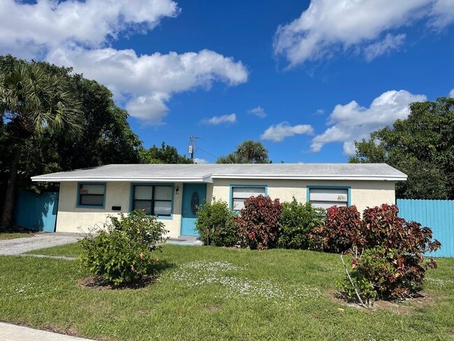 Building Photo - 1650 W 12th Ct