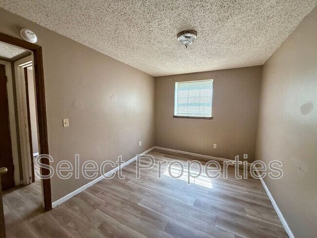Building Photo - 2011 Stonemill Dr