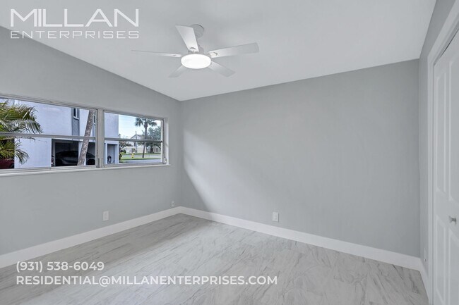 Building Photo - 325 Capri Blvd