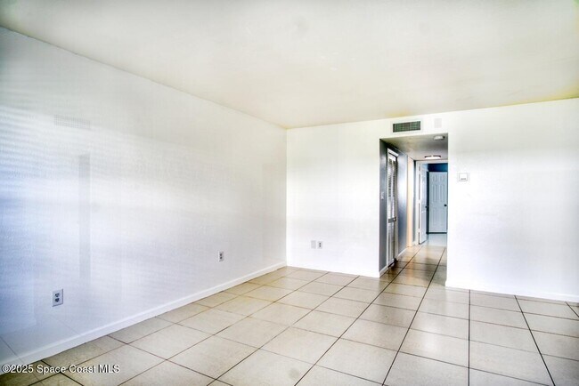 Building Photo - 130 Roosevelt Ave