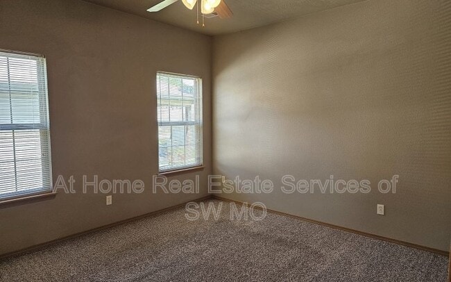 Building Photo - 622 S Landen Ave