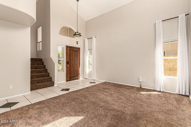 Building Photo - 3223 E Poinsettia Dr