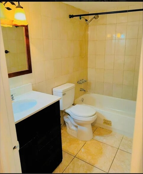 Building Photo - 492 NW 165th Street Rd