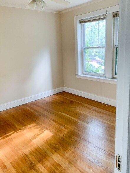 Building Photo - 4913 N Hermitage Ave