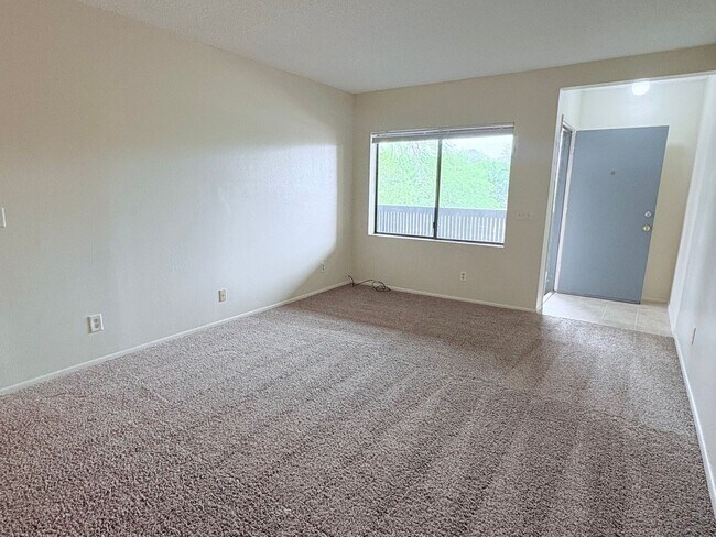 Building Photo - Lovely 2 Bedroom Condominium **Move In Special 1/2 Off First Months Rents**