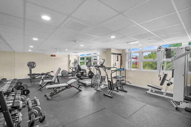 Building Photo - 531 N Ocean Blvd