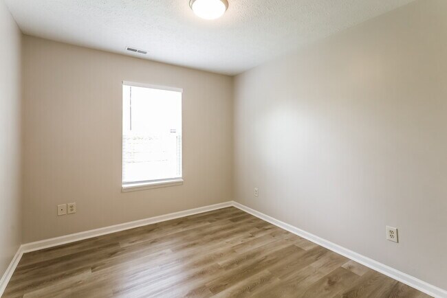 Building Photo - 1352 E McClarnon Dr