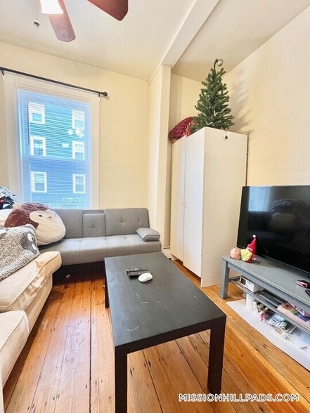 Building Photo - 19 Sachem St