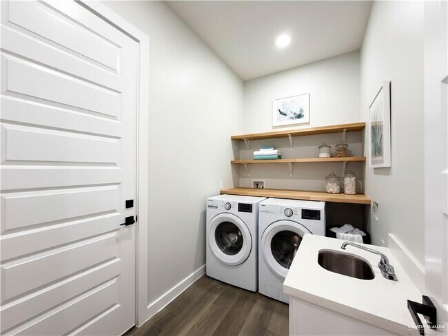 Building Photo - 27 Cooper Ln