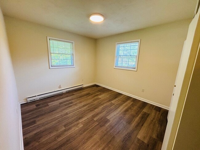 Building Photo - 1605 Lark Ln