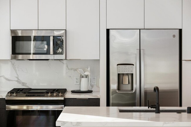 Building Photo - 52 Kirkwood Ave