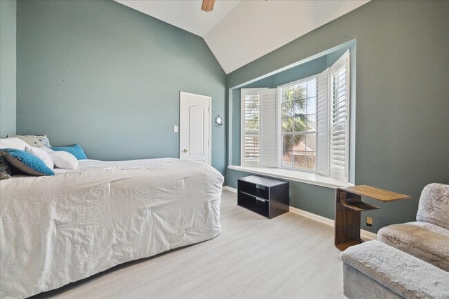 Building Photo - 11215 Royce Palms Dr