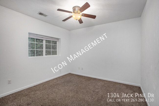 Building Photo - 1304 Jack Pine Way
