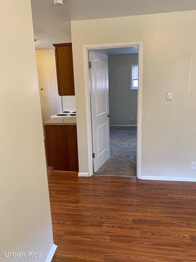 Building Photo - 2215 California Ave SW