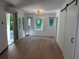 Building Photo - 8730 Rosewood Ave