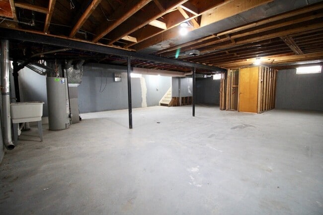 Building Photo - 30014 Lonnie Dr