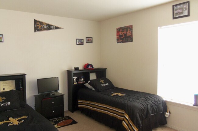 Building Photo - 196 - 3427/3429 SE 3rd