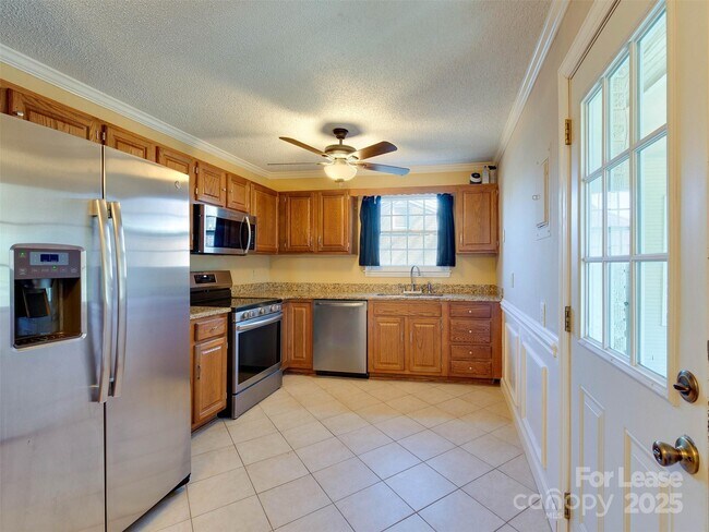 Building Photo - 4917 White Oak Rd