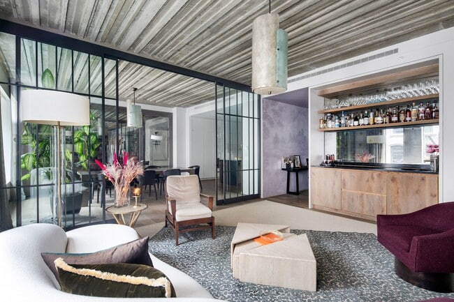 Building Photo - 12 Warren St