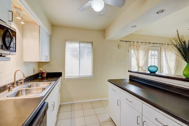 Building Photo - 6422 Burgoyne Dr.