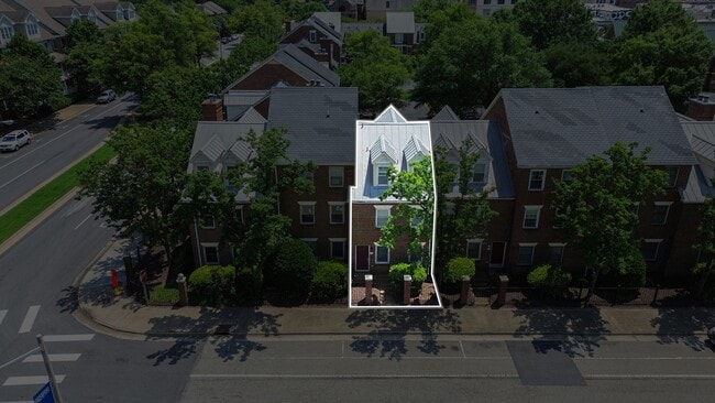 Building Photo - Updated Brick Condo in the Heart of Downto...