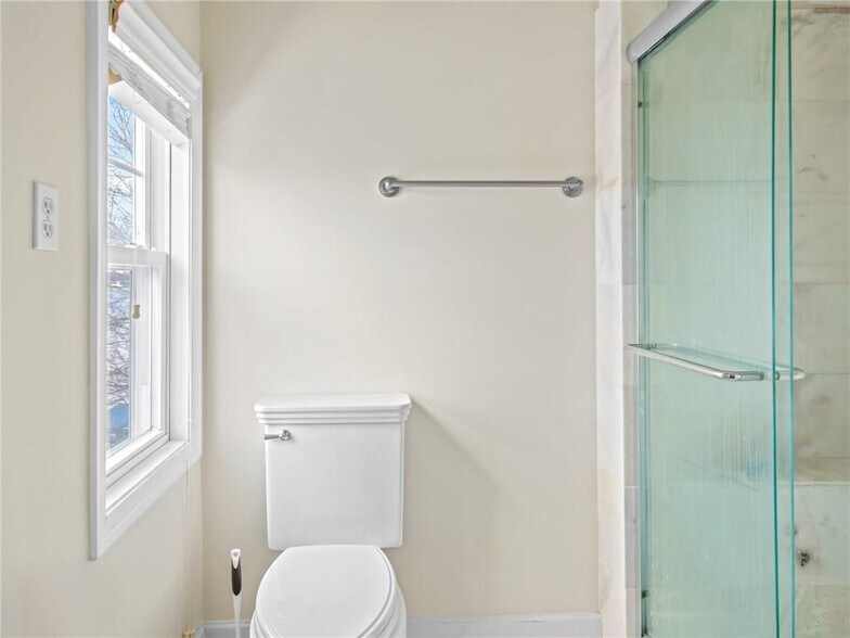 Building Photo - 22 Hudson Pl