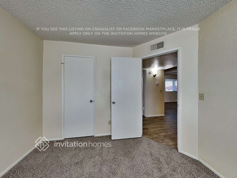 Building Photo - 208 N 100th Pl