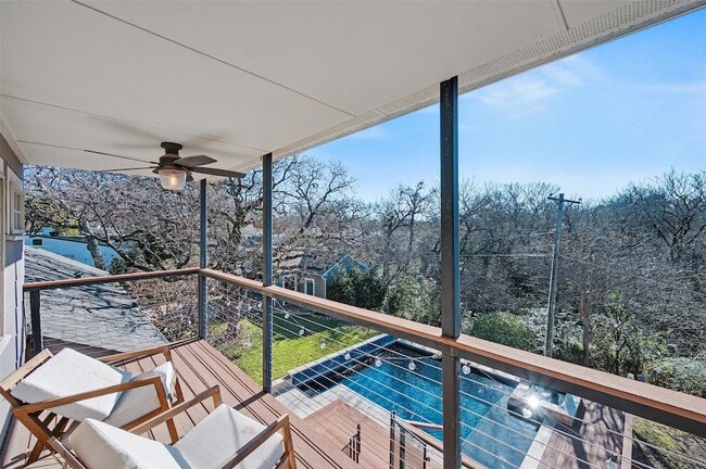 Building Photo - 2100 Daisy Ln