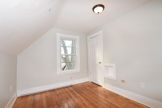 Building Photo - 111 Holt St