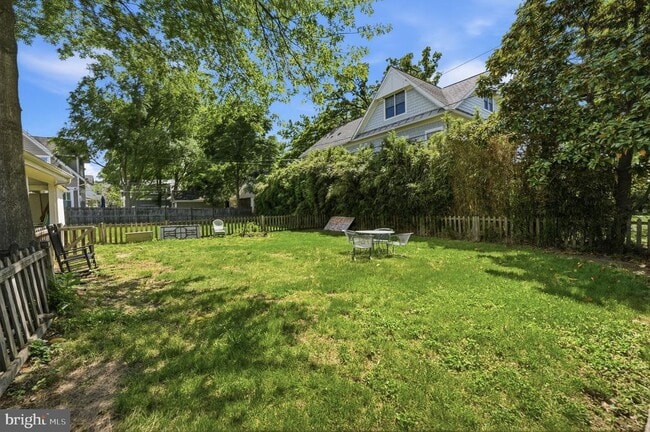 Building Photo - 524 N Kenmore St