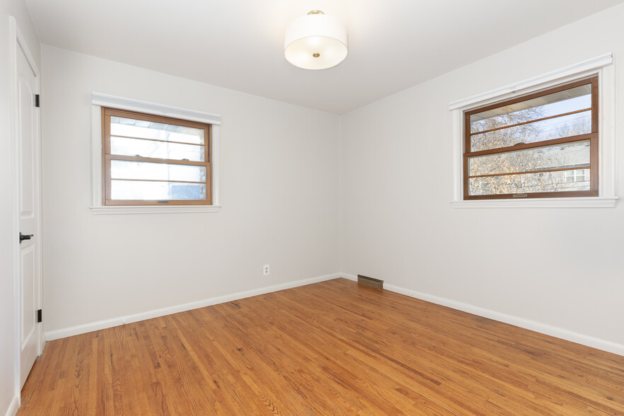 second bedroom - 3119 Sumter Ave S