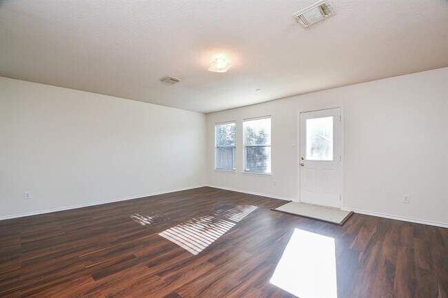 Building Photo - 19111 Yaupon Ranch Dr