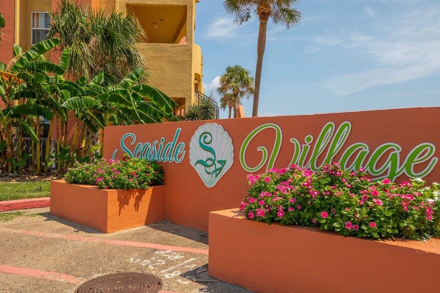 Primary Photo - Seaside Village