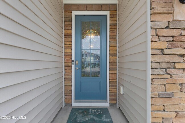 Building Photo - 614 Silos Wy