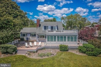 Building Photo - Home in Bay Ridge with beautiful views of the Chesapeake Bay!