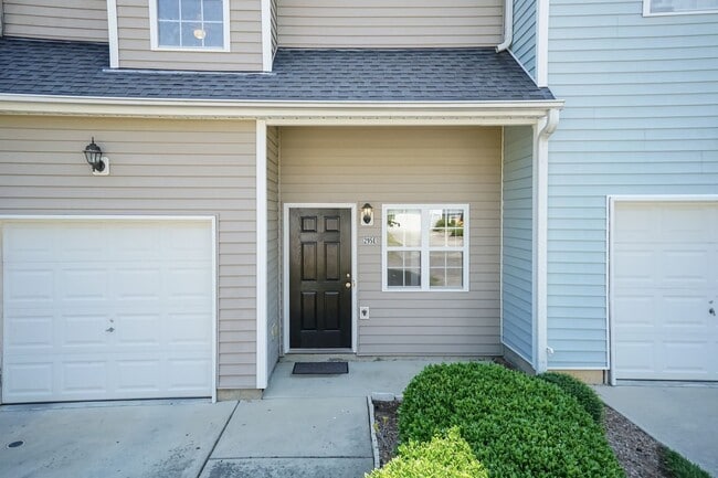 Building Photo - Three Bedroom Home!