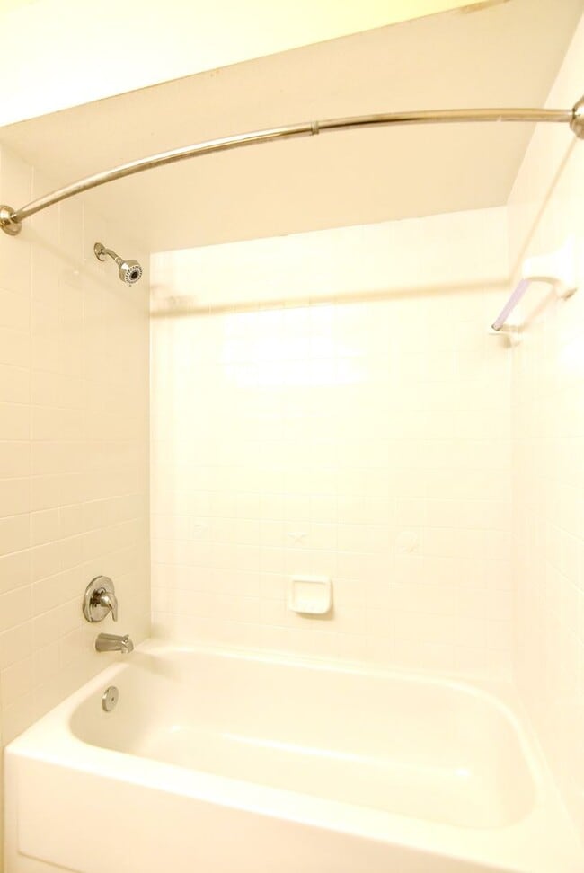 Building Photo - Water view 3/2 in Alafaya Woods. UPDATED k...