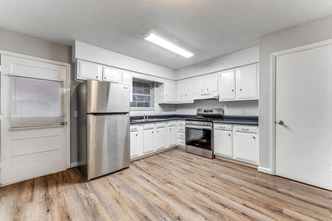 Building Photo - 740 N 6th St