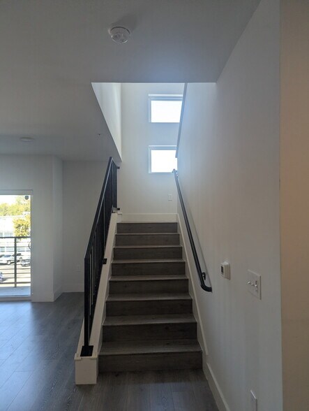 Building Photo - 2213 Poquito St