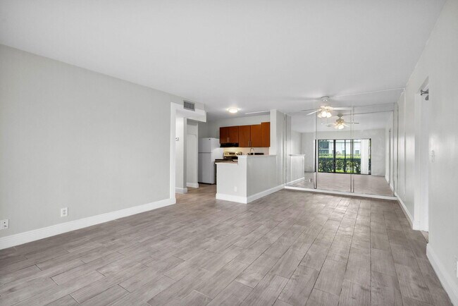 Building Photo - 1011 Green Pine Blvd