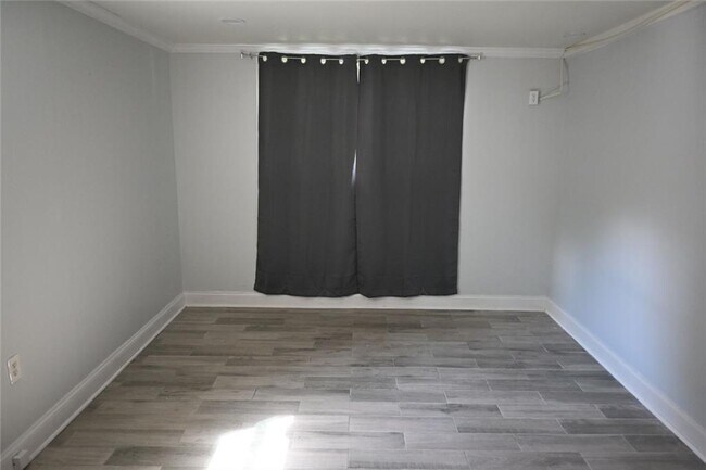 Building Photo - 994 Overbrook Cir