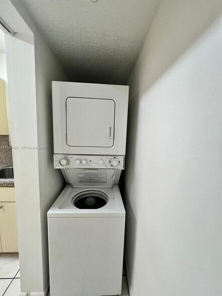 Building Photo - 590 NW 114th Ave