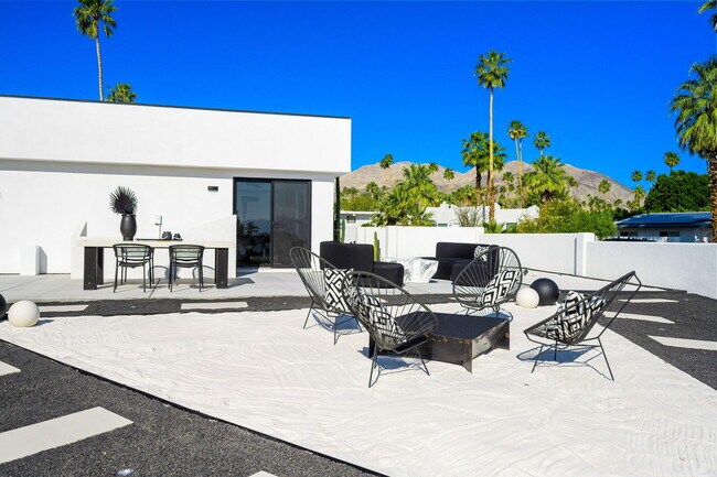 Building Photo - 47833 Sun Corral Trail