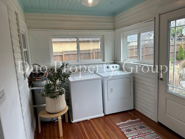 Building Photo - Charming Washburne Home