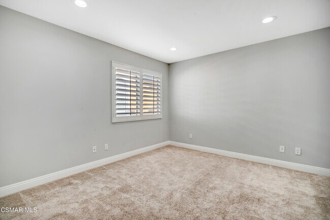 Building Photo - 3044 Ferncrest Pl